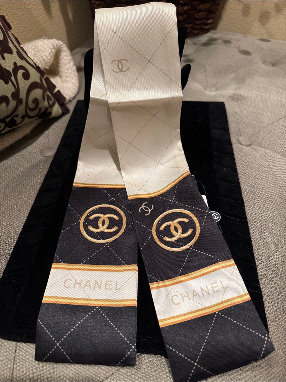NEW Classic Black, White and Gold CC 100% Silk Twillie Scarf Tie